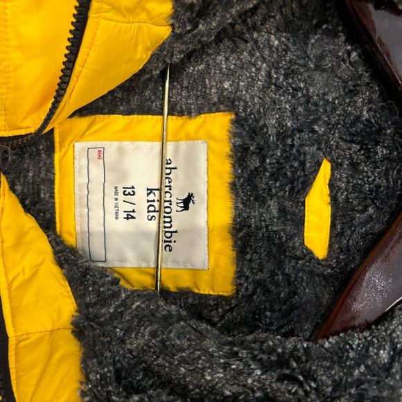 Boys Jacket with hood -Yellow, cozy, barely worn. Perfect for cool summer nights - Picture 3 of 4